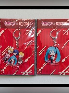 Hatsune Miku Acrylic Keychain 2 pieces